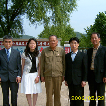 2006년 5월 평양 중화군 소목장 북측 지배인 입니다.